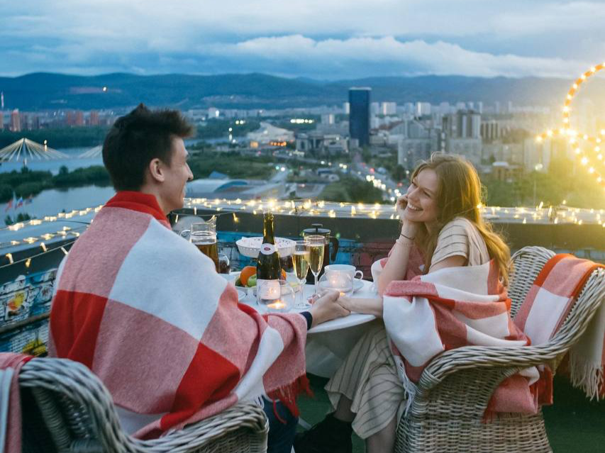 фото нанесения макияжа на лицо девушки 