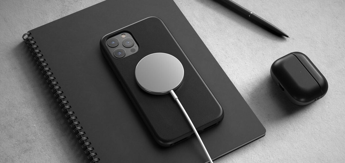 Чехол Nomad с поддержкой MagSafe на iPhone 12.