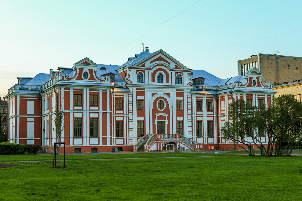 Петровское барокко. Палаты Кикина в Санкт-Петербурге. Архитектура Санкт-Петербурга Кикины палаты. Петровское Барокко Кикины палаты. Сквер Кикины палаты Санкт-Петербург.