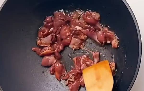 Приготовление лапши удон с индейкой и овощами: шаг 6