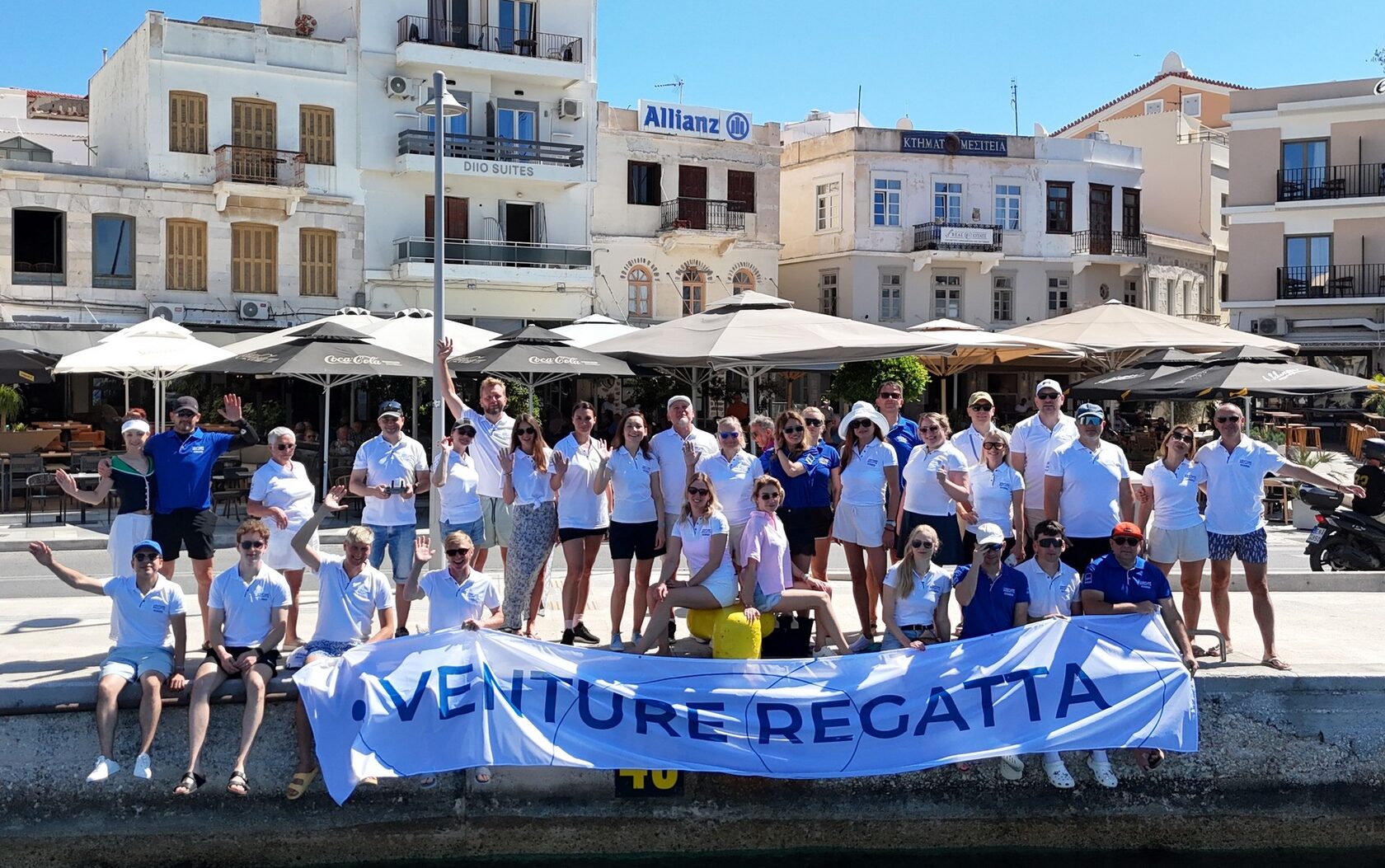 Общая фотография участников XV Venture Regatta на пирсе с баннером