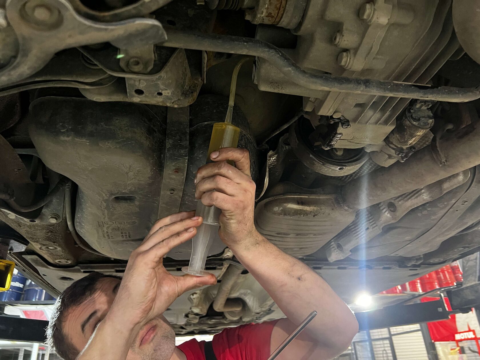 Заправляем муфту новым маслом