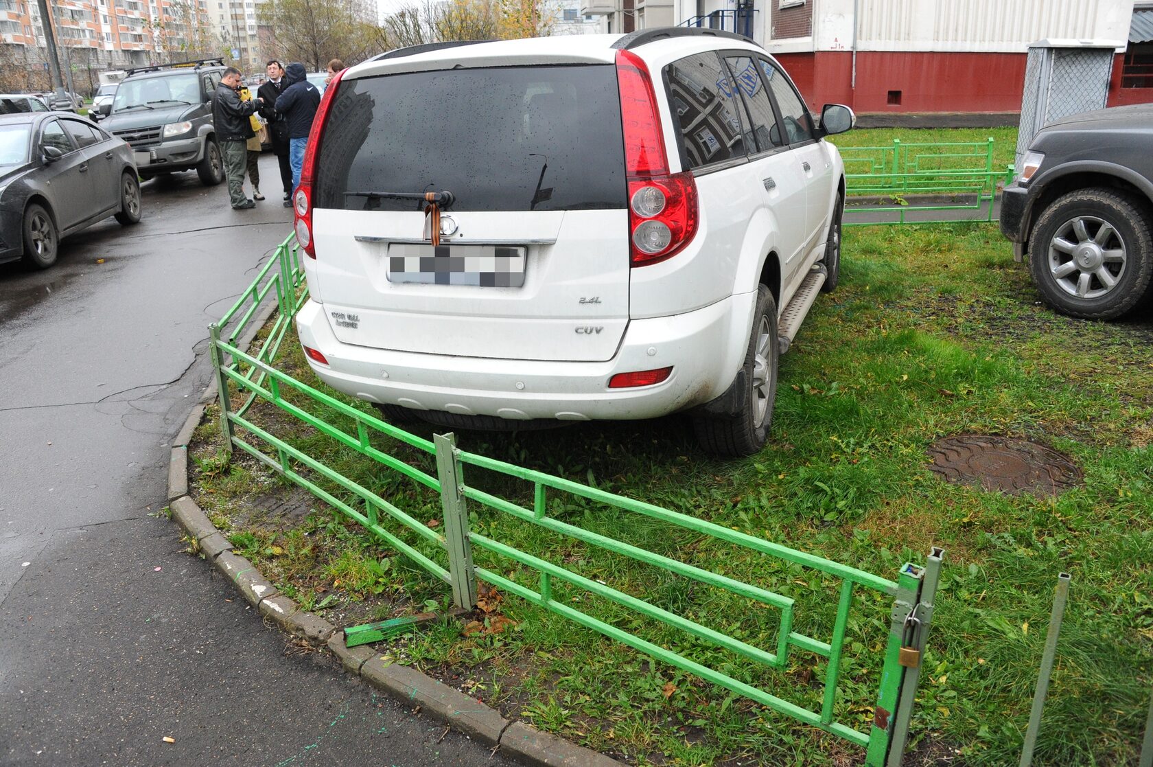 Газон для парковки автомобиля