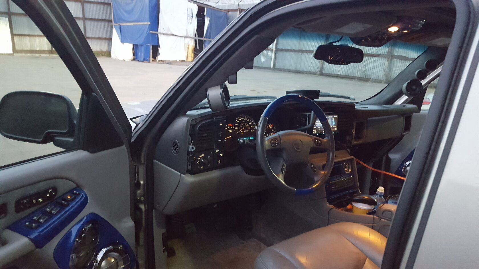 замена акустики cadillac escalade