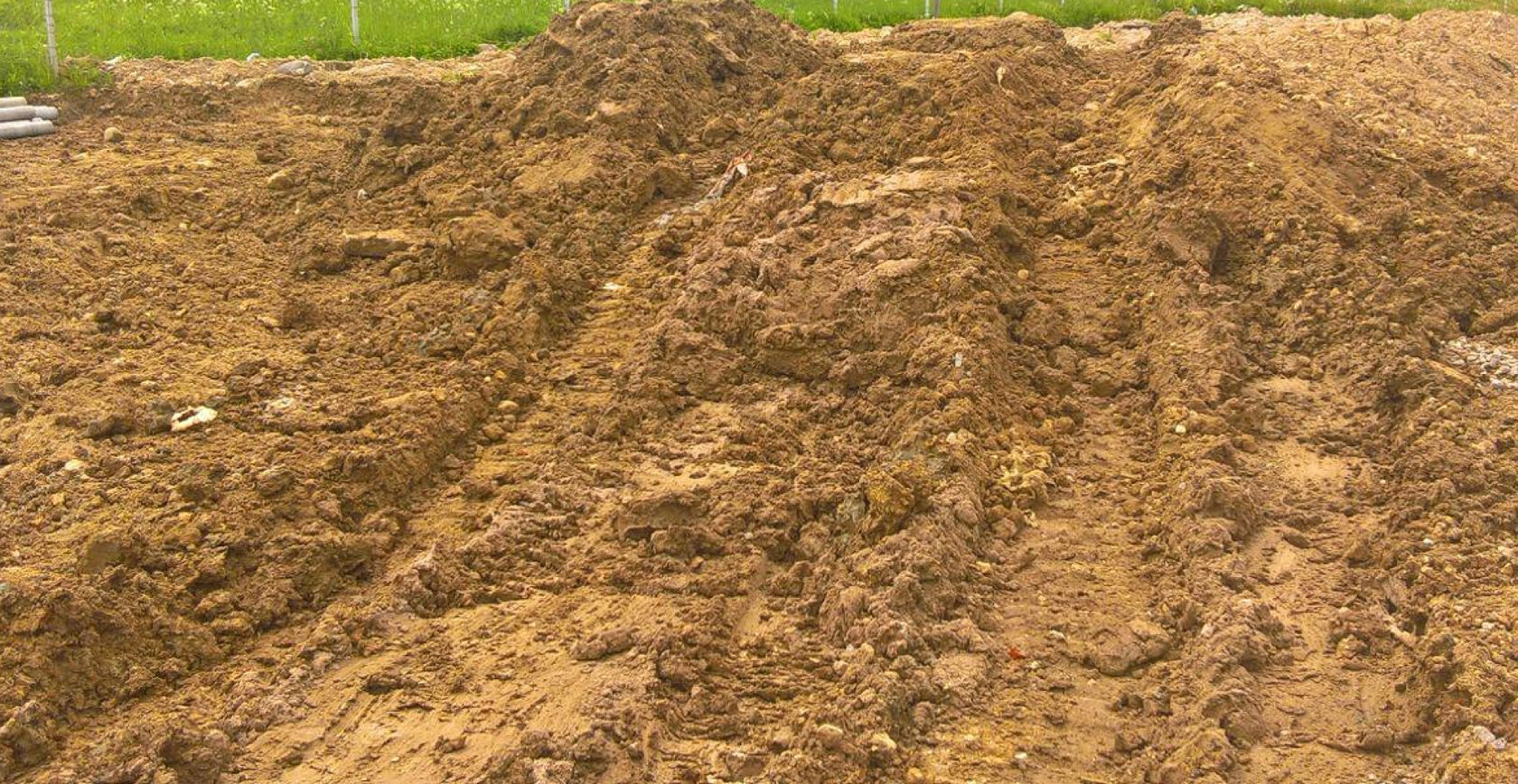Грунт для отсыпки участка. Земля на засыпку. Грунт на отсыпку. Котлованный грунт. Грунт на подсыпку.