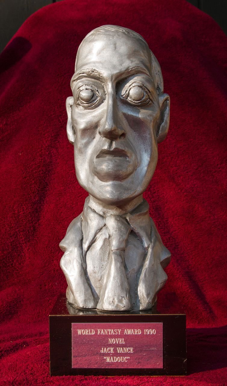 Статуэтка World Fantasy Award в виде бюста Лавкрафта