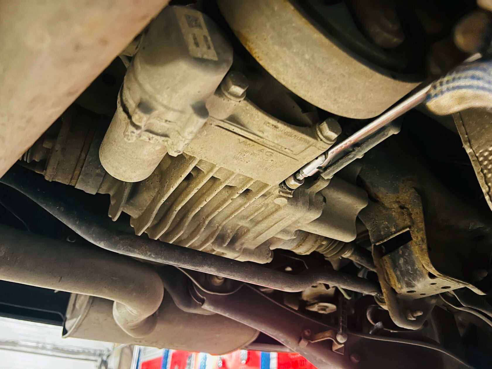 Откручиваем сливную и заливную пробки муфты Халдекс