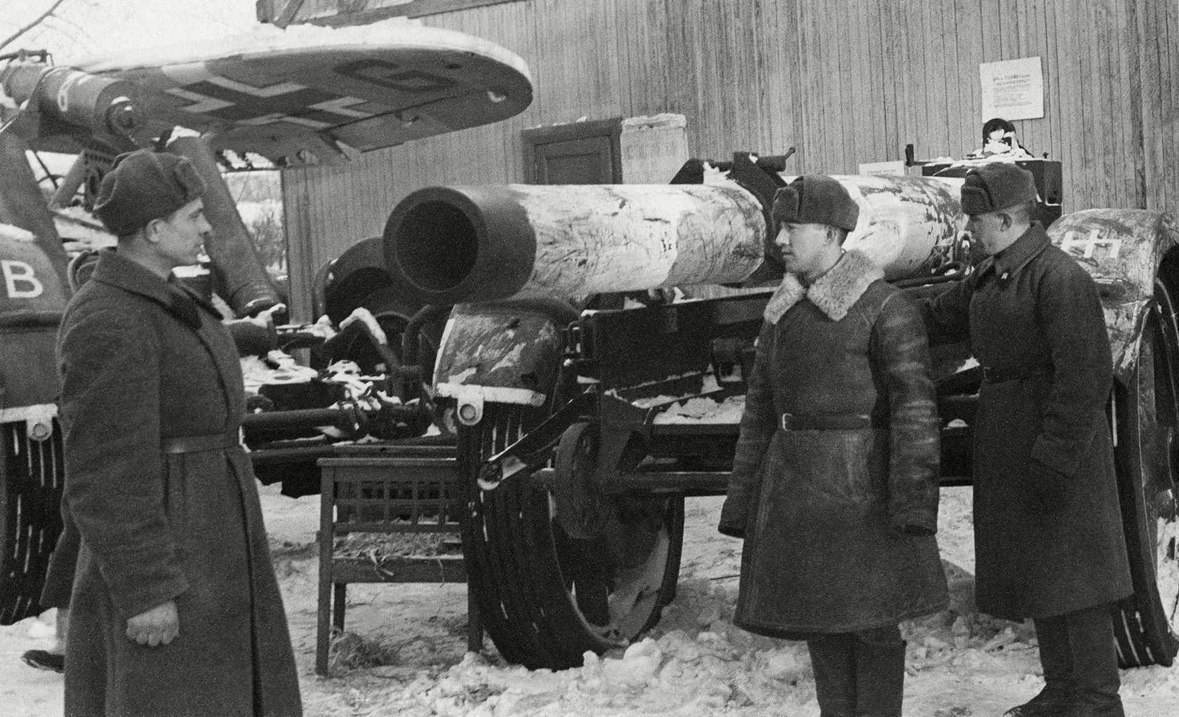 Разгром немецких войск под москвой 1942. Немецкие базы в тылу СССР. Фотосъемка Москва 1942. Оскар 1943 года за фильм разгром немецких войск под Москвой. Выставке «разгром белофиннов».