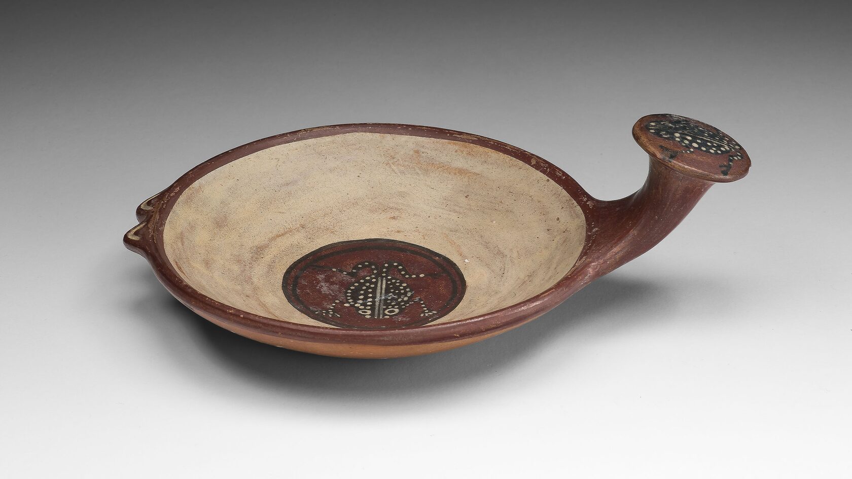 Небольшая чаша с изображениями лягушки, Инки, 1450-1532 гг. н.э. Коллекция Чикагского института искусств, Чикаго.
