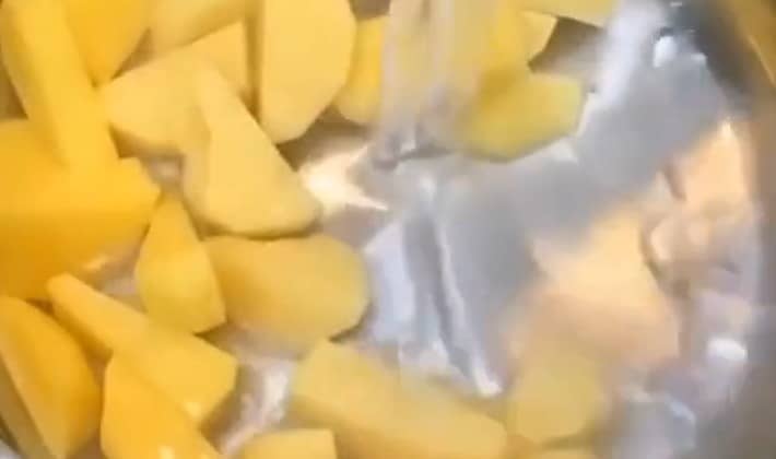 Приготовление супа-пюре из шампиньонов со сливками: шаг 1