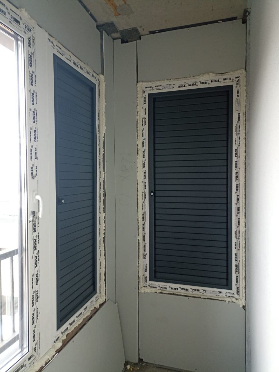 ЖК Родной город - установка вентиляционной решетки на балконе вместо стеклопакета