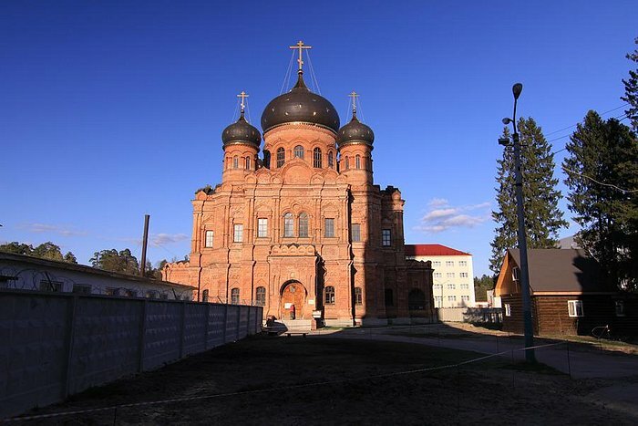 заказать вывоз мусора контейнером Куровское