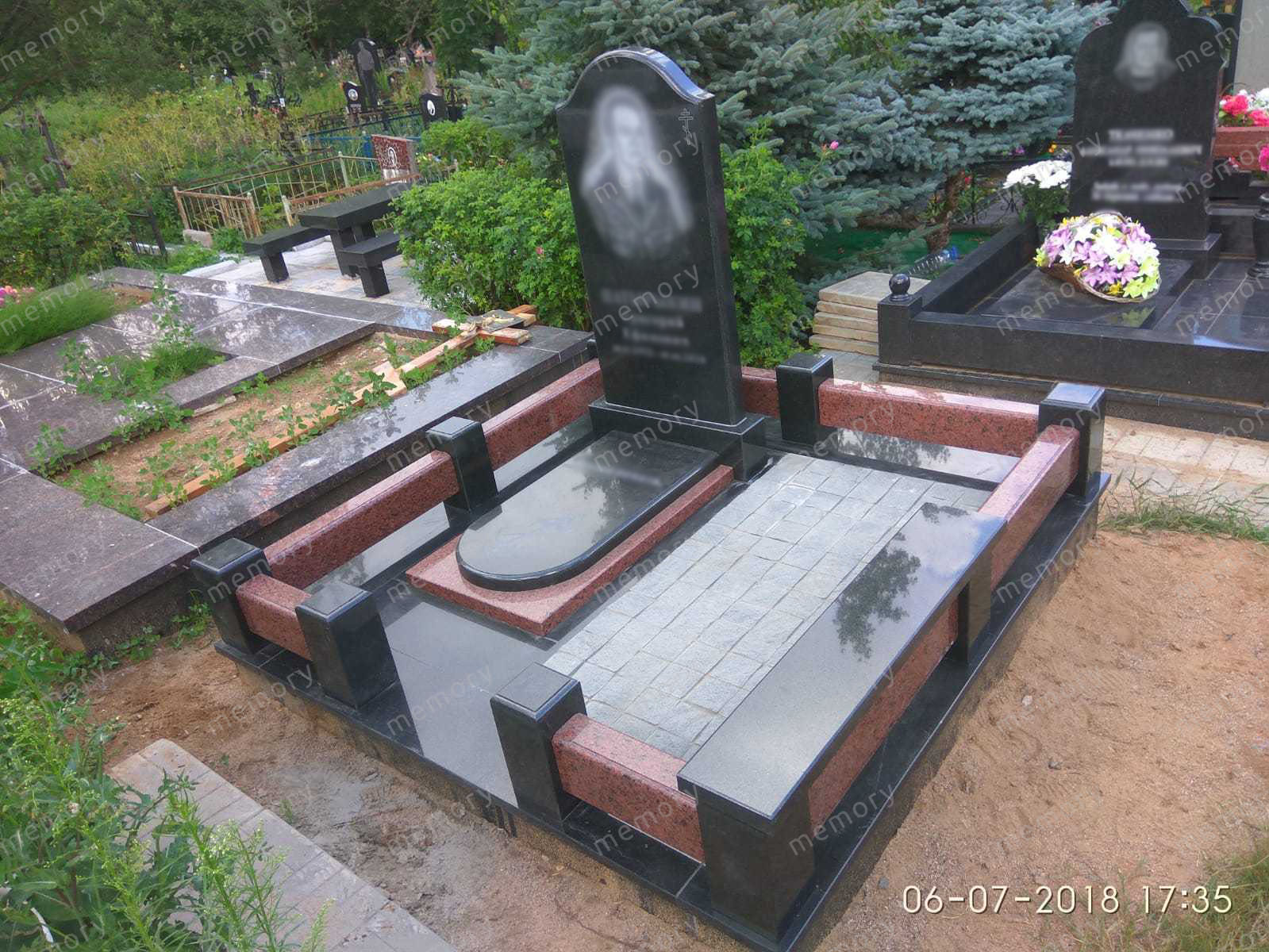 Могилы из Токовского гранита