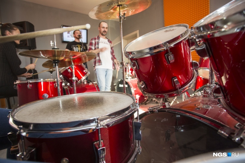 группа барабанщиков vasiliev groove. школа барабанщиков. чувство ритма фото. группа барабанщиков vasiliev groove. школа барабанщиков.