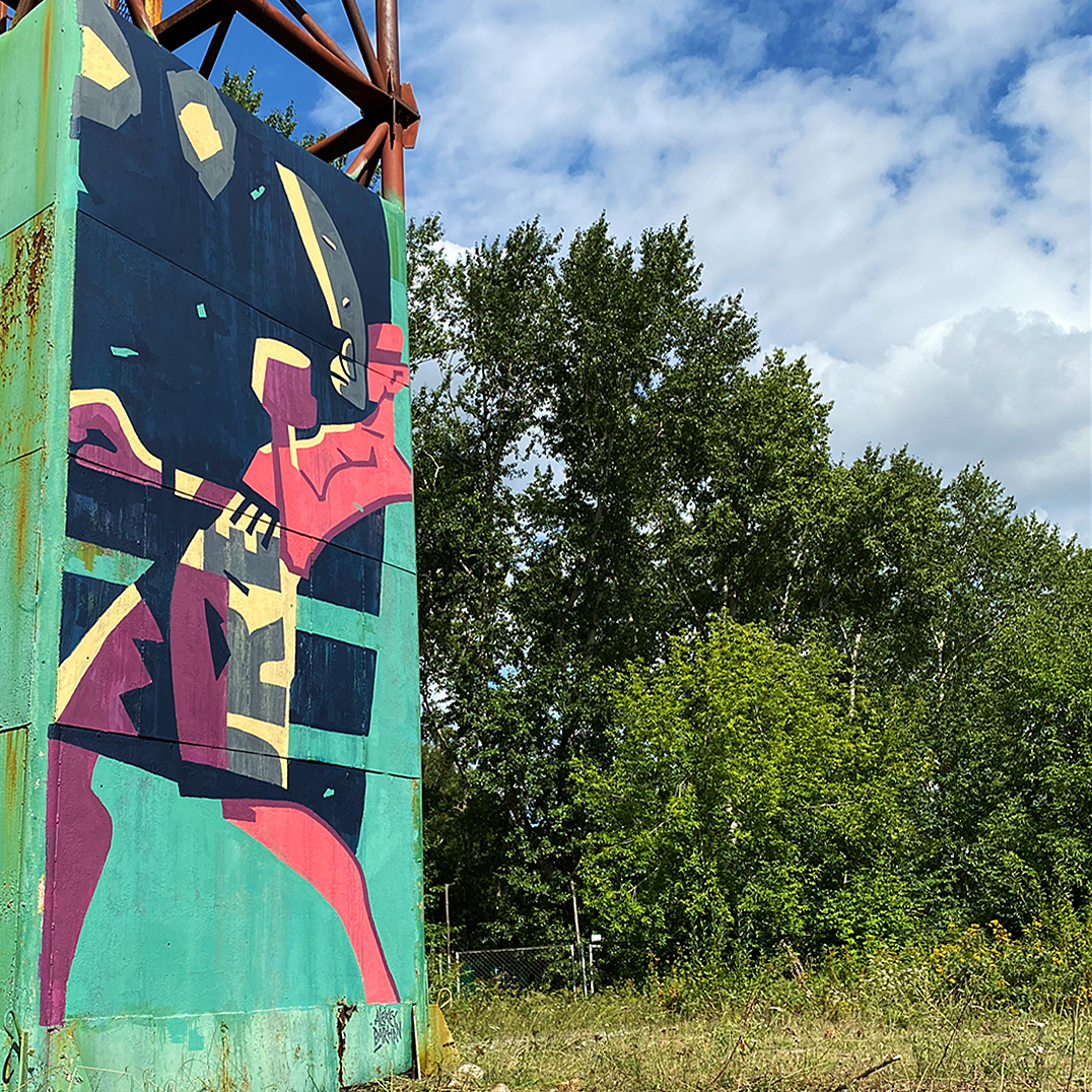 Роспись в Екатеринбурге на фестивале «Карт-Бланш». Мурал авторства Алексея Бархана.