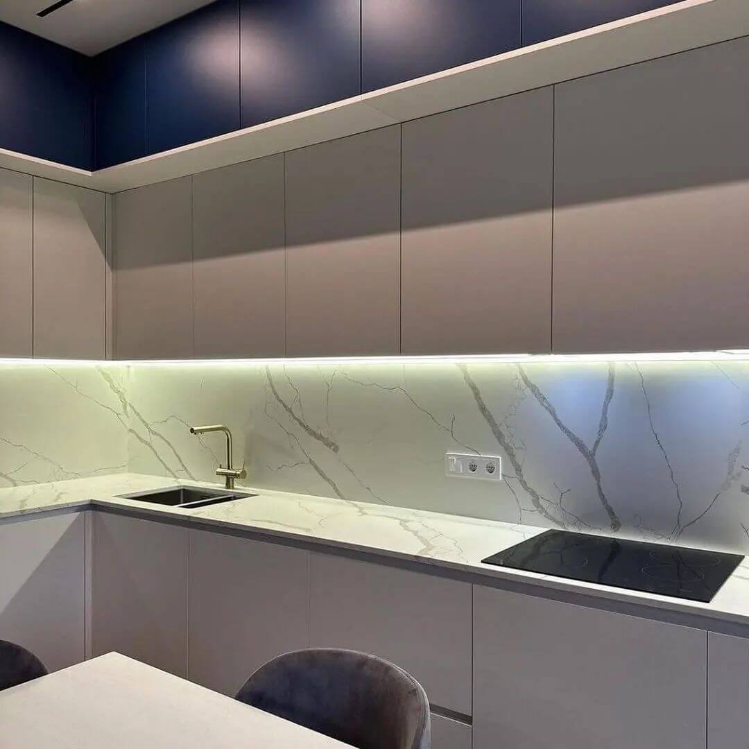 Кухня на заказ в Москве с подсветкой
