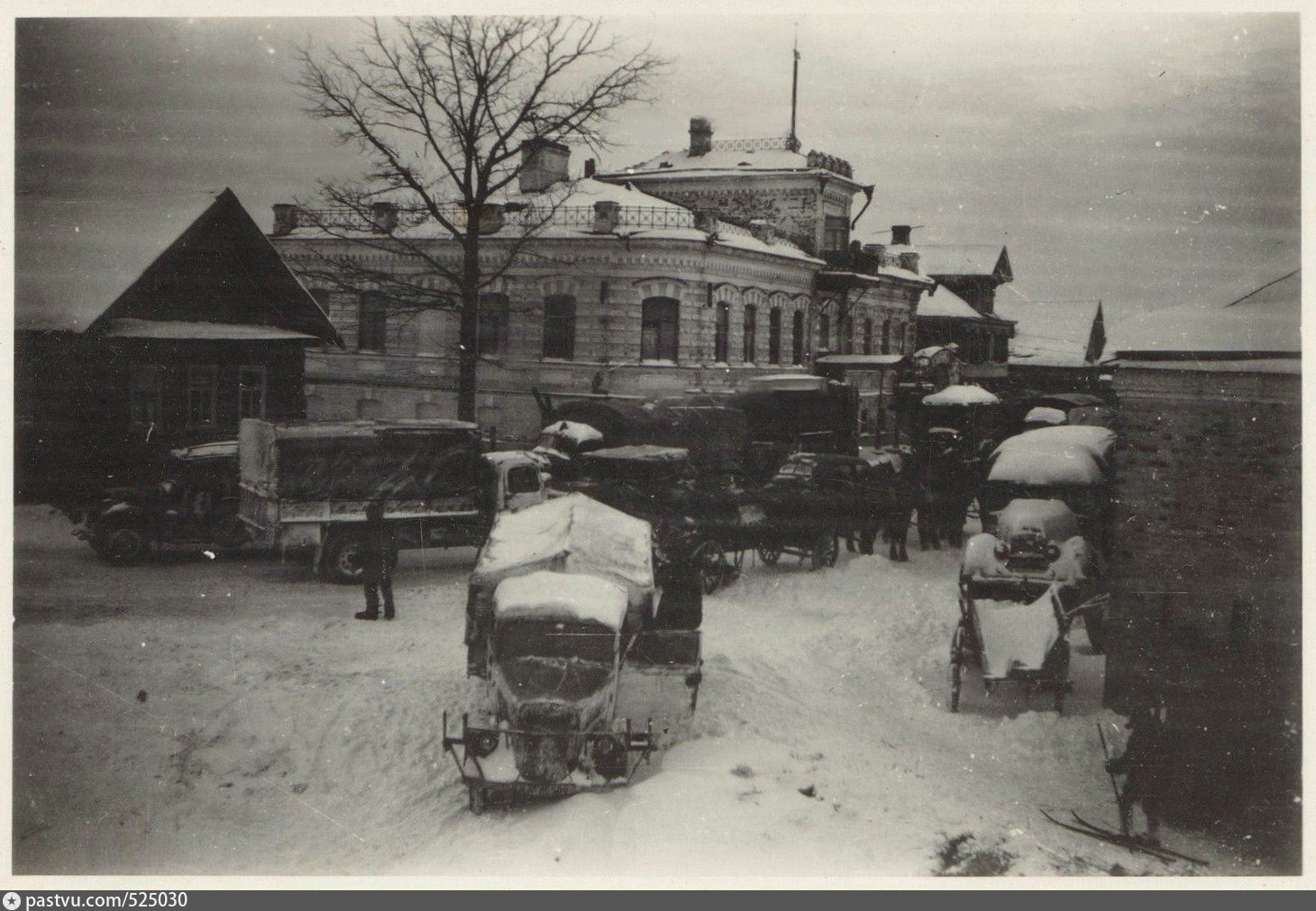 Каменный дом Любищевых, вид с западной стороны, 1942-1943 гг.