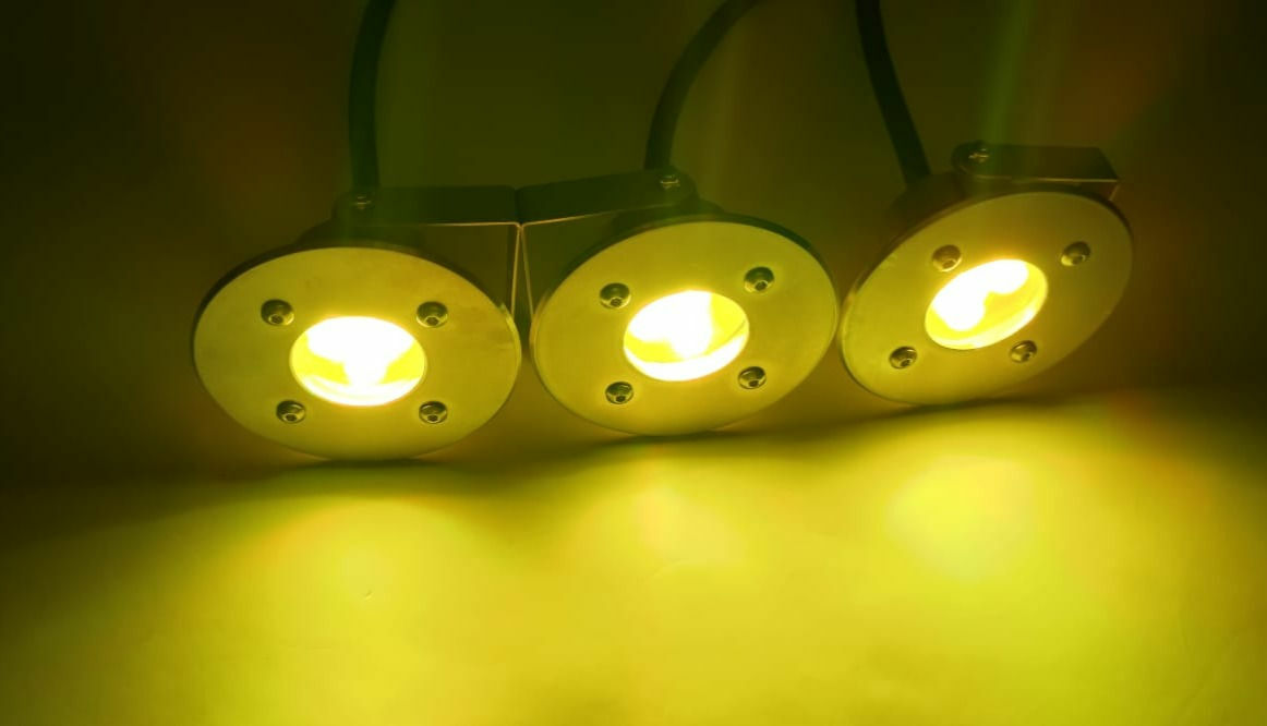 подводный светильник на кронштейне, подводный прожектор, светильник RGBW, светильник RGB, подводный светодиодный светильник