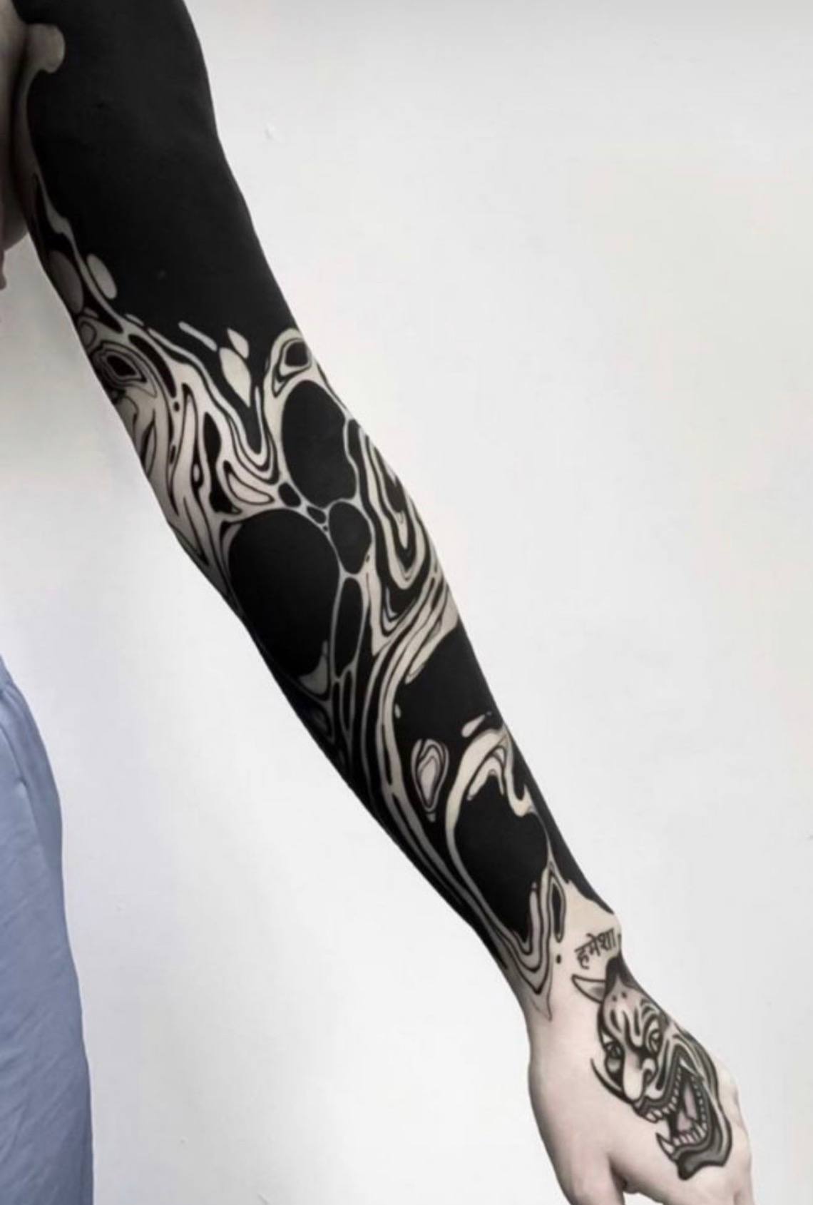 Татуировка в стиле блэкворк