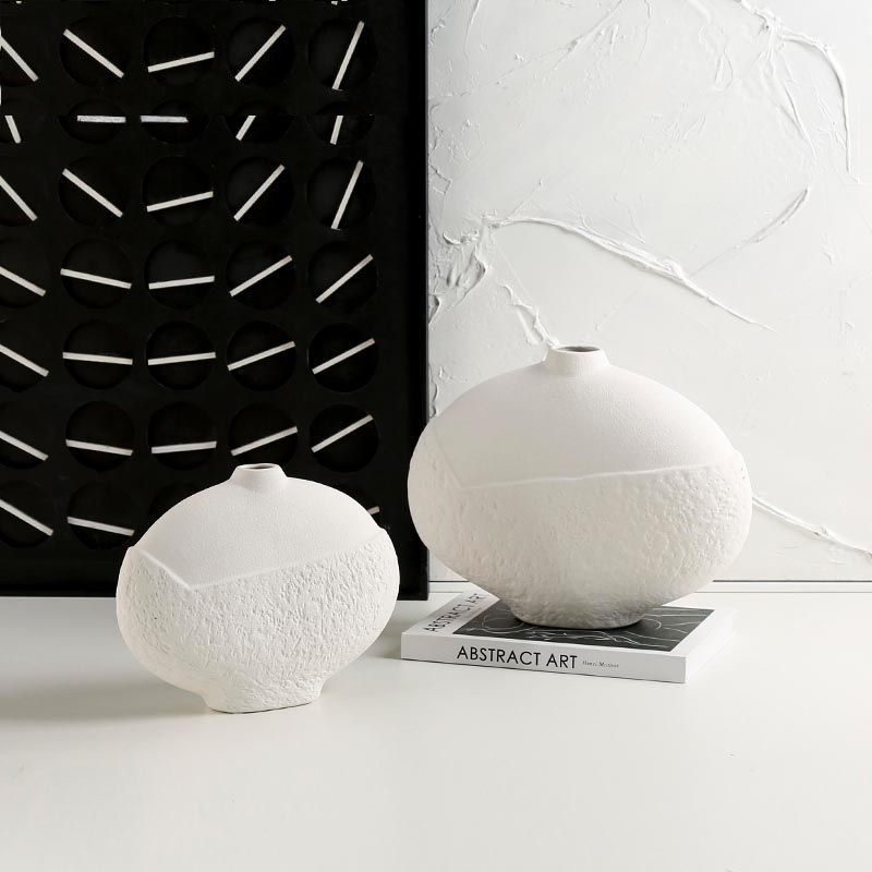 Белые керамические вазы для интерьера