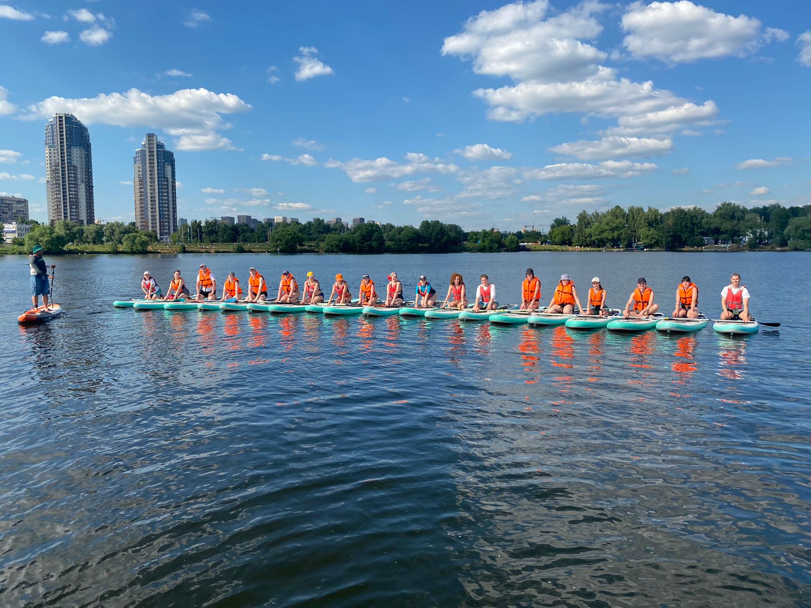 сап прогулки в москве. прокат сап досок, аренда досок с веслом, где покататься на доске с веслом в москве, сапсерфинг в москве