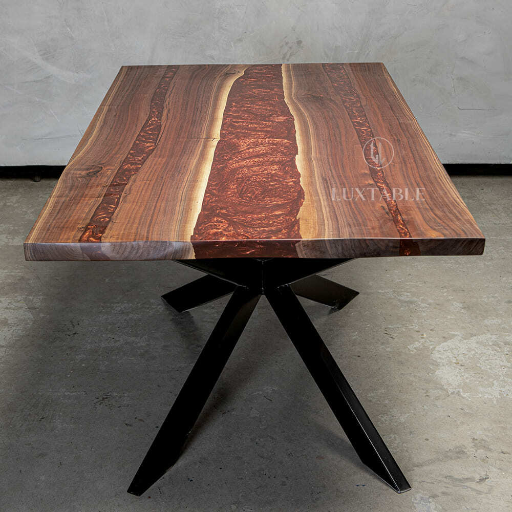 Epoxidharz Tische Alagoas aus europäischem Nussbaum und hellblauem Epoxidharz mit Metallic Effekt