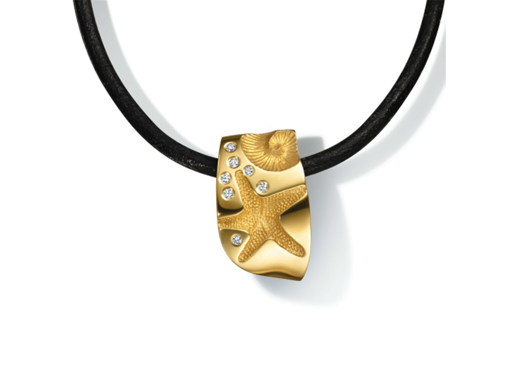 Золотое украшение кулон подвеска с бриллиантами на шею на черном шнурке. Украшение на шею с морской звездой и бриллиантами. 