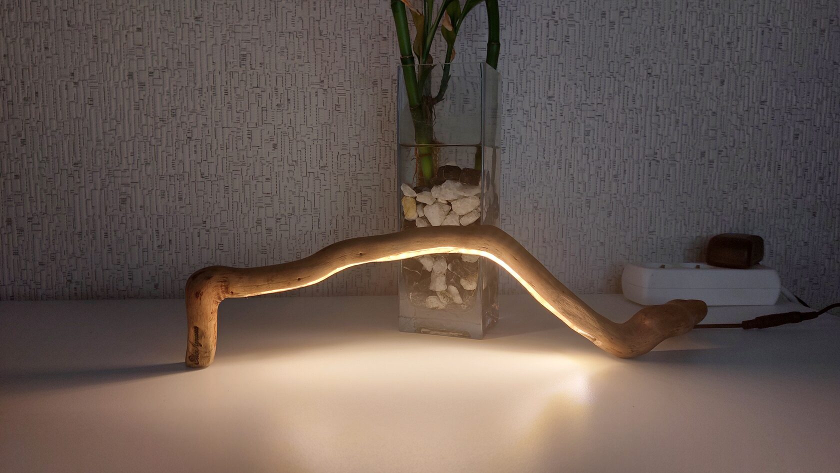 деревянный настольный светильник Pol Ouel