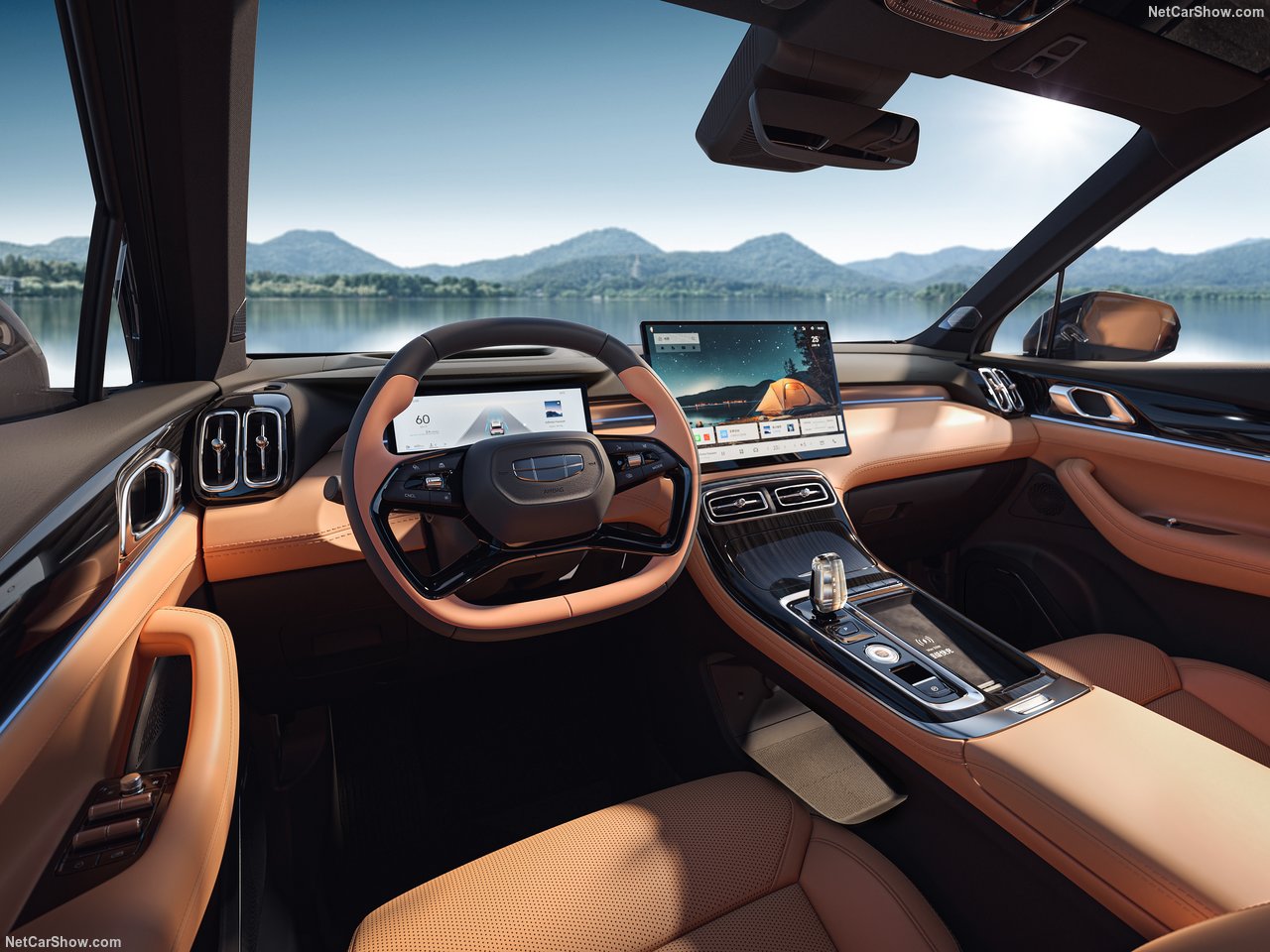 Обзор Geely Atlas 2025