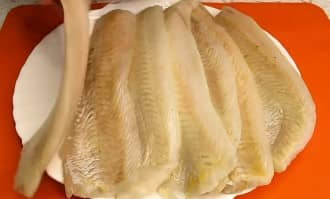 Приготовление котлет из хека: шаг 1