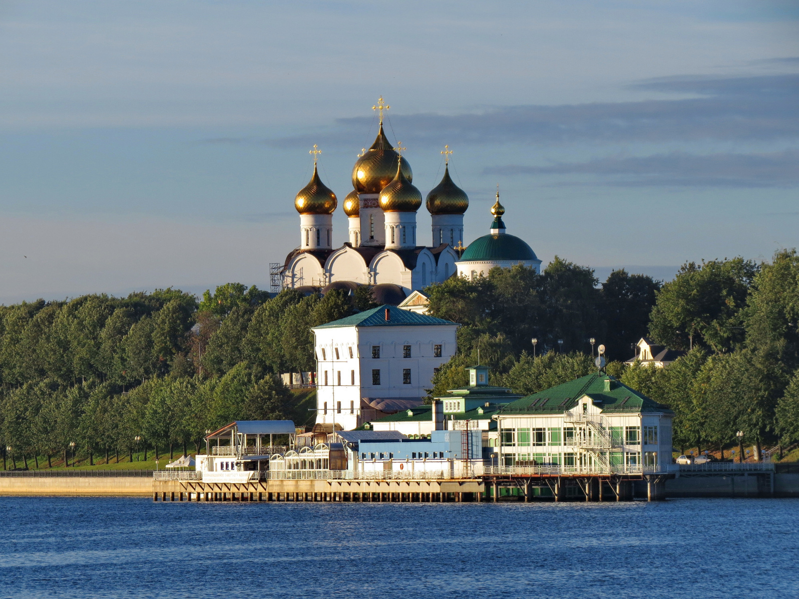 Волга в городе Ярославле