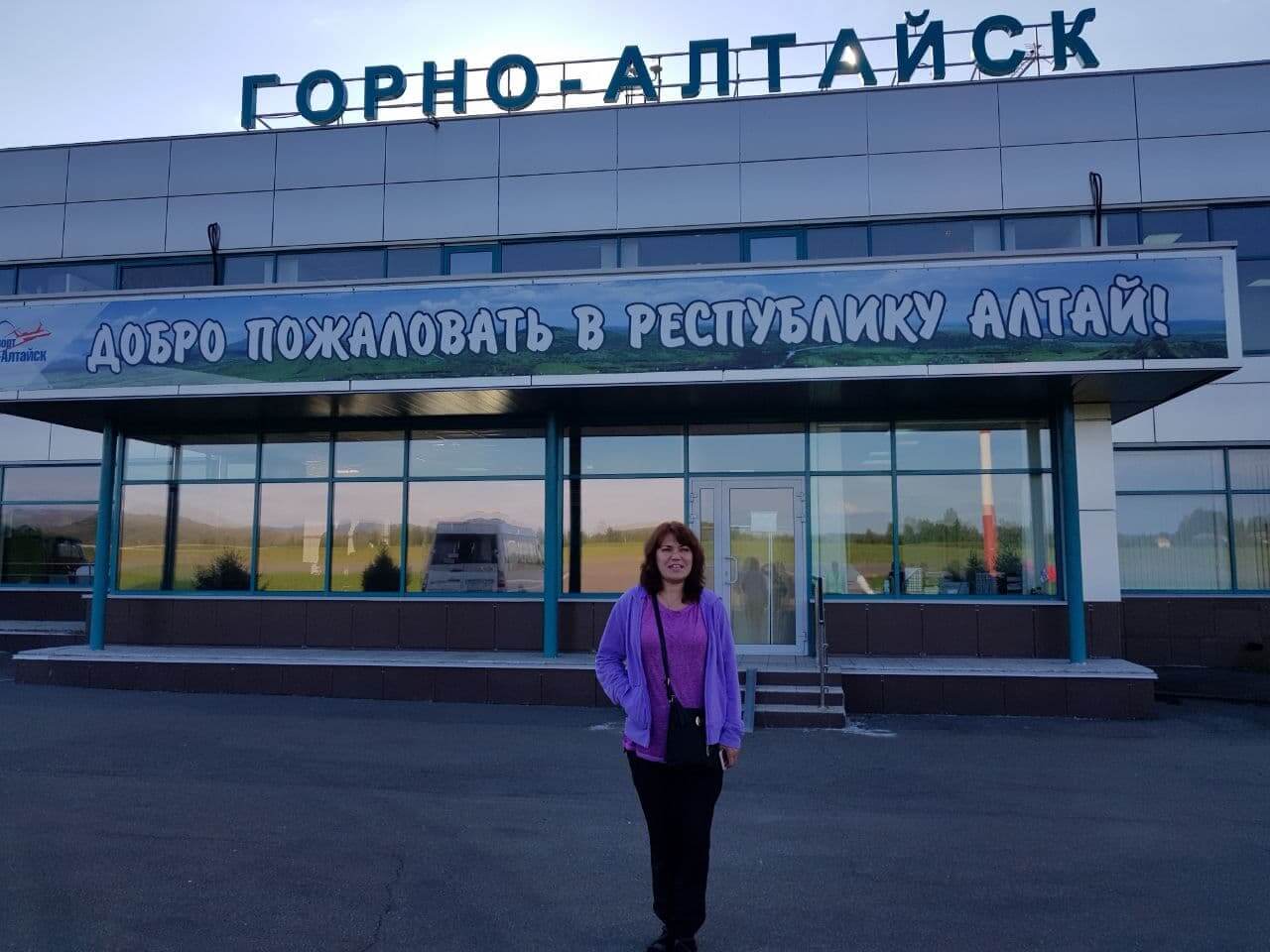 Автовокзал аэропорт калининград. Автовокзал Белокуриха. Горно-Алтайск такси от аэропорта до автовокзала. Автостанция Белокуриха фото. Алтай дорога в аэропорт.