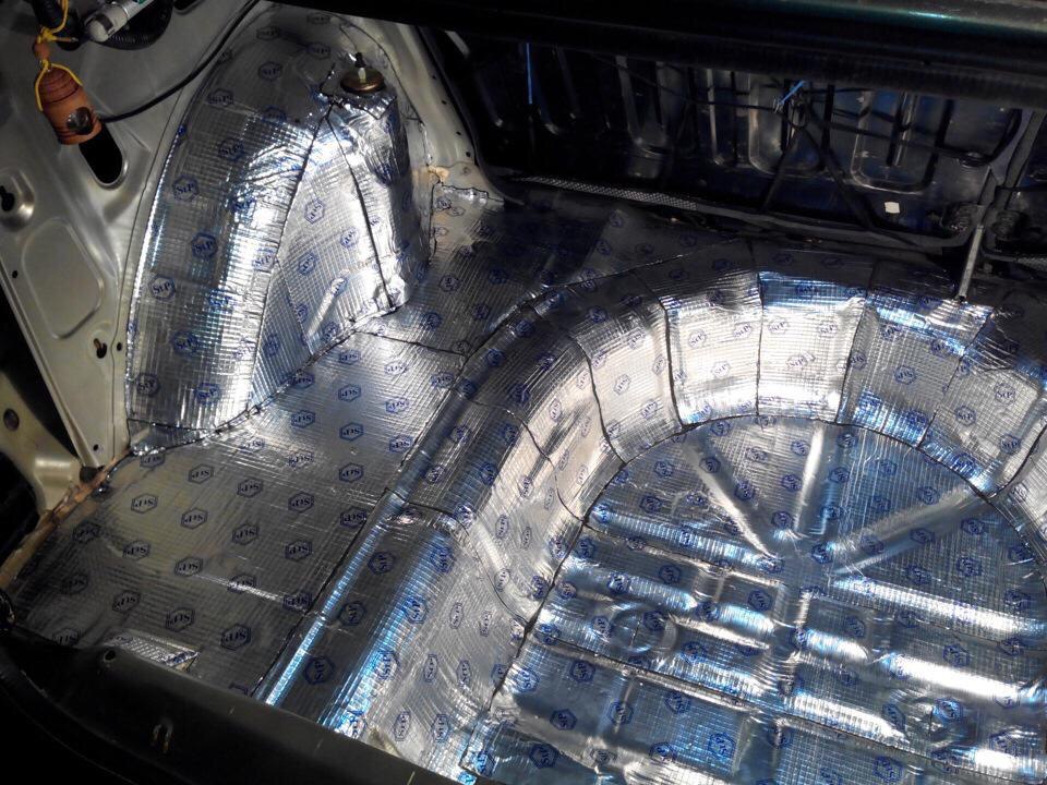 Наклеивание виброизоляции. Виброизоляция пола е39. Можно ли клеить виброизоляцию на виброизоляцию. Можно ли клеить виброизоляцию на виброизоляцию. Можно ли клеить виброизоляцию на виброизоляцию.