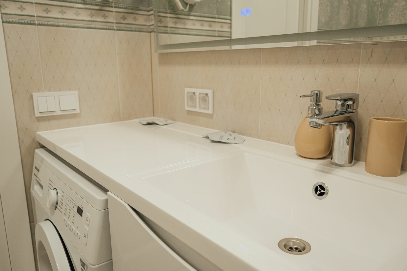 Дом дехтерева отель петербург. Отели санкт-петербурга на спасской. Санкт-петербург, спасский пер. Дом дехтерева отель. Ванная со столешницей под раковину и стиральную.