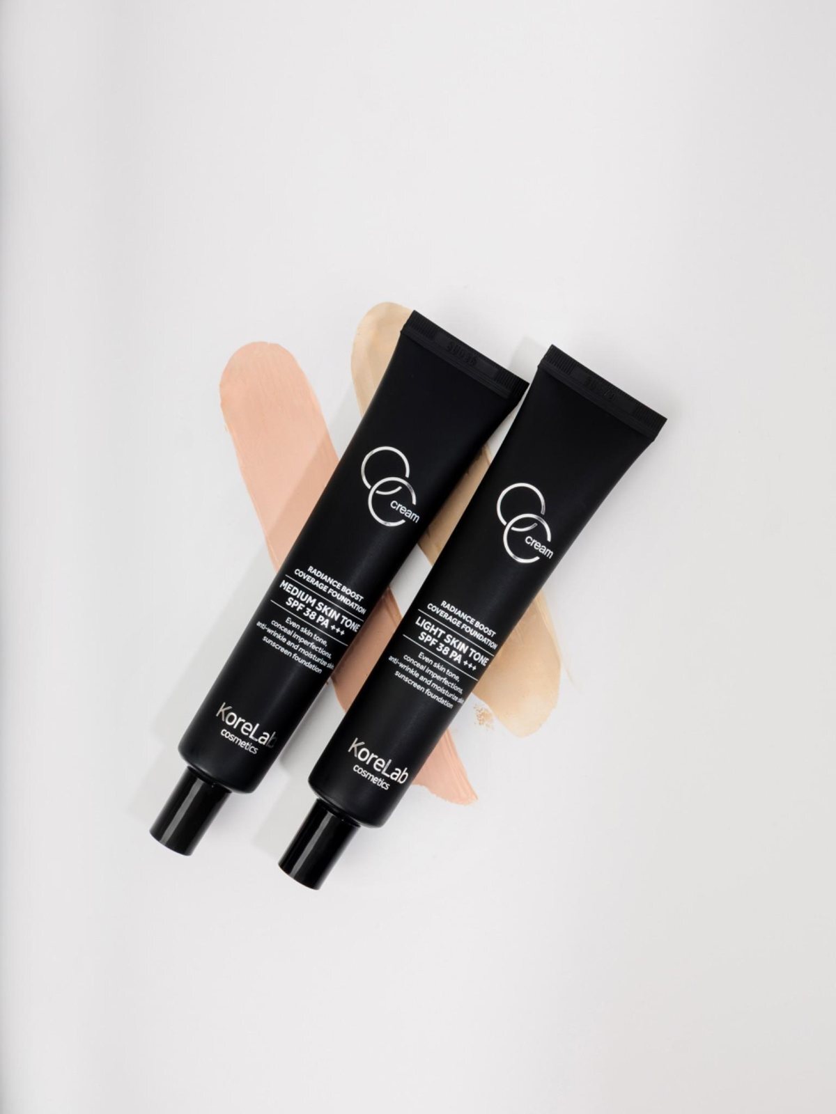 Два оттенка CC Cream KoreLab — Light и Medium — с мазками крема