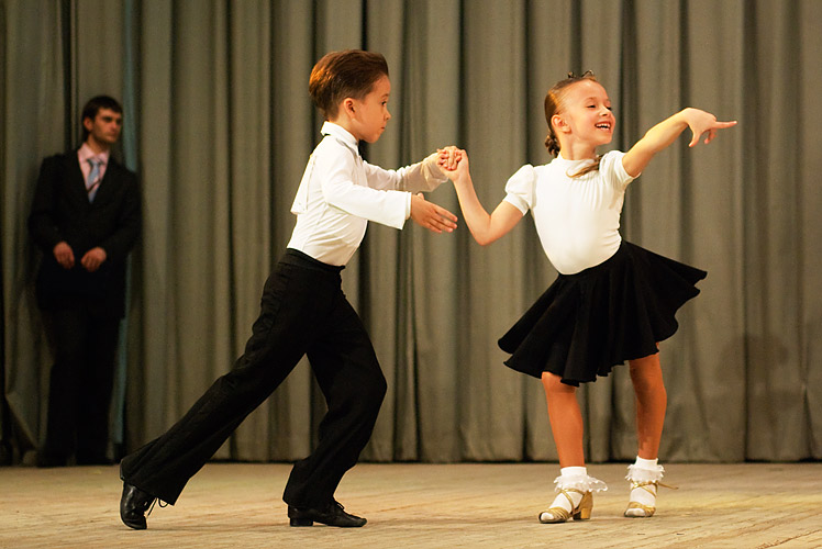 Музыка для танца мальчиков. Спортивные танцы. Бальные танцы малыши. Детские танцы. Детские бальные танцы.