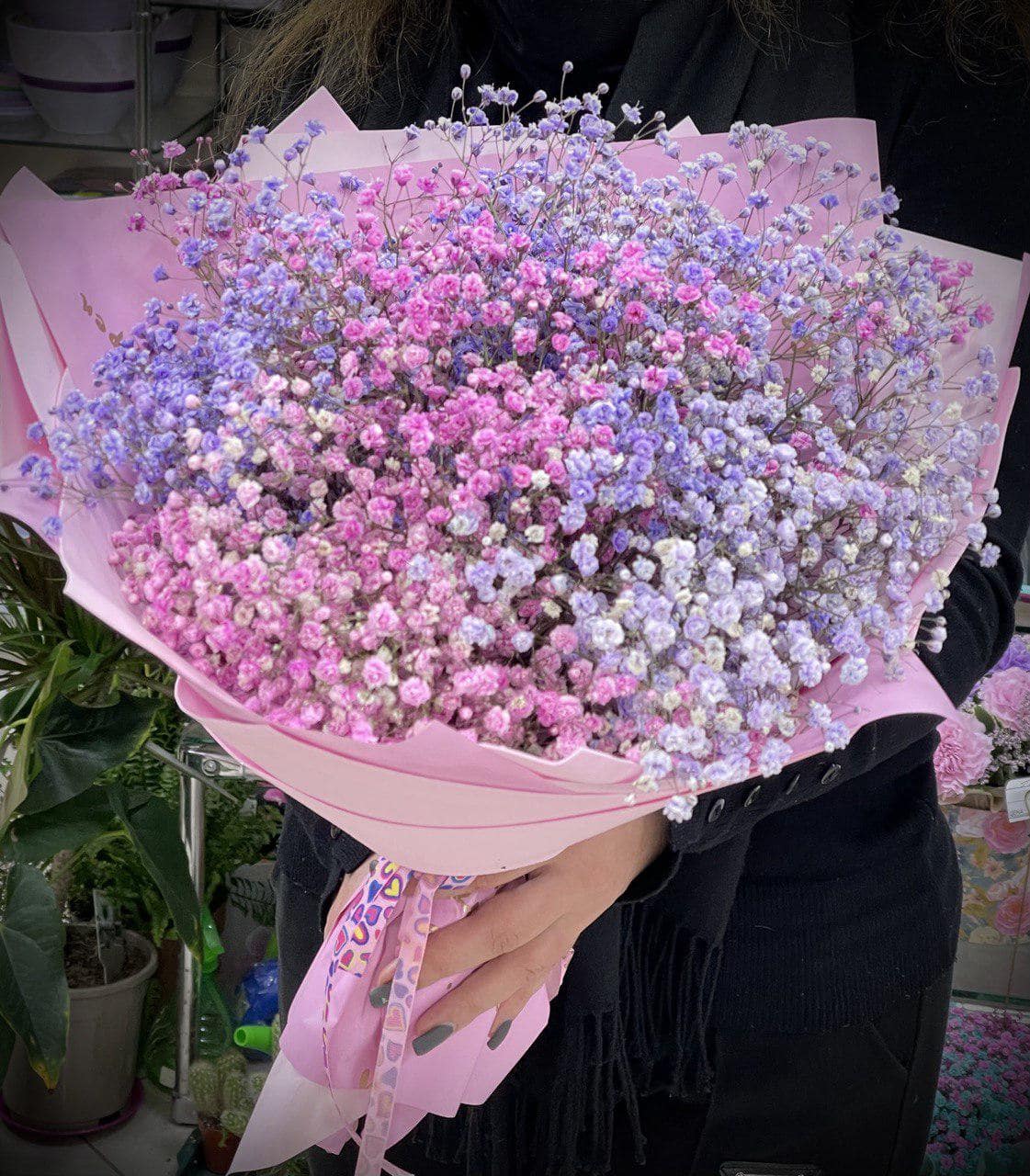 Букет цветов с доставкой. Цветная гипсофила 