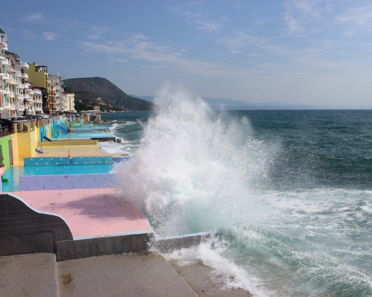 Алушта поселок утес. Санта Барбара Крым Утес. Поселок Утес Алушта. Крым Алушта Утес Санта Барбара. Крым поселок Утес Санта Барбара.