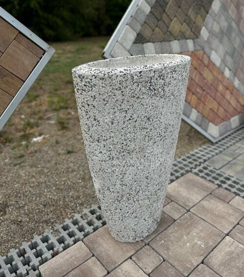 Высокая округлая ваза