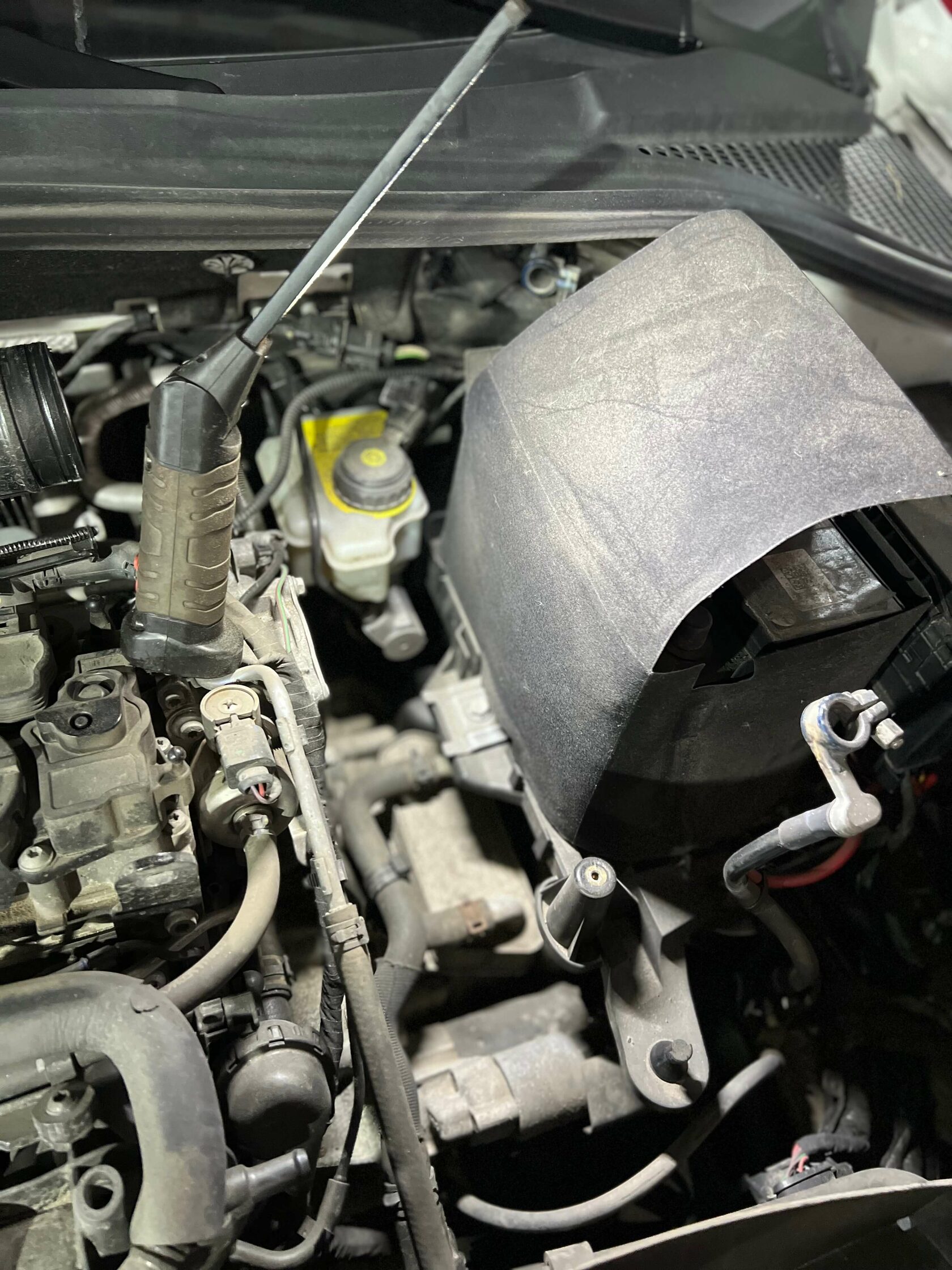 Снятие воздуховода Снятие воздуховода Skoda Yeti