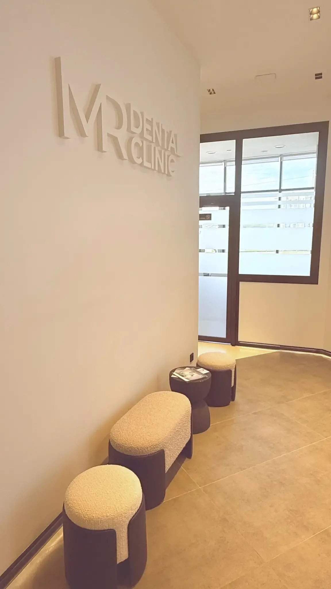 Зона ожидания MR Dental Clinic в Улан-Удэ