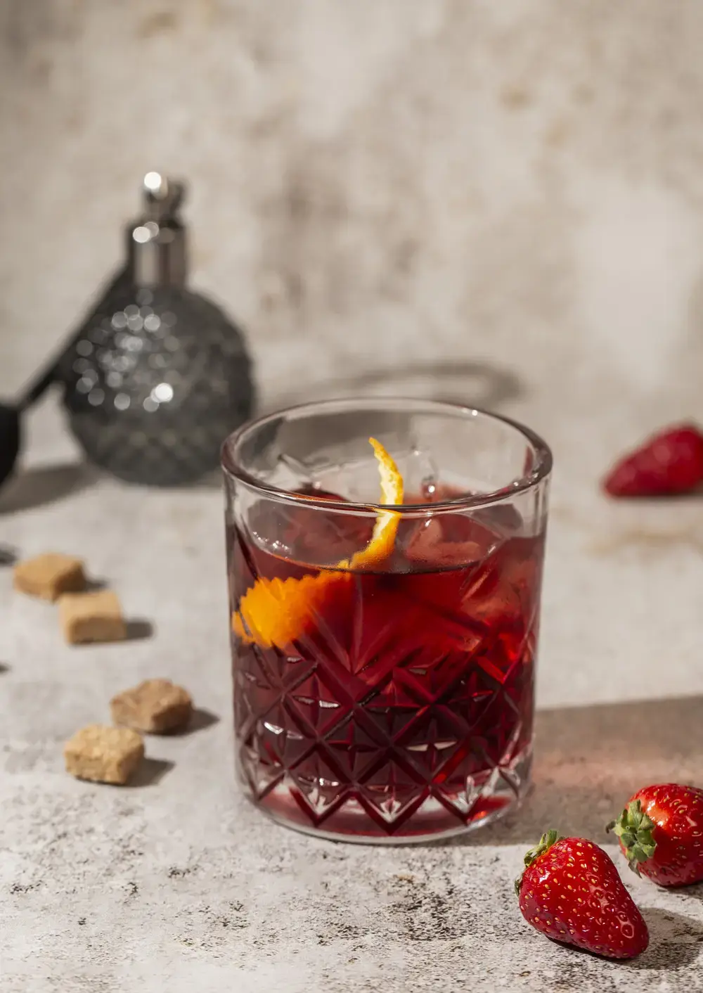 Коктейль STRAWBERRY NEGRONI — Drink Boutique