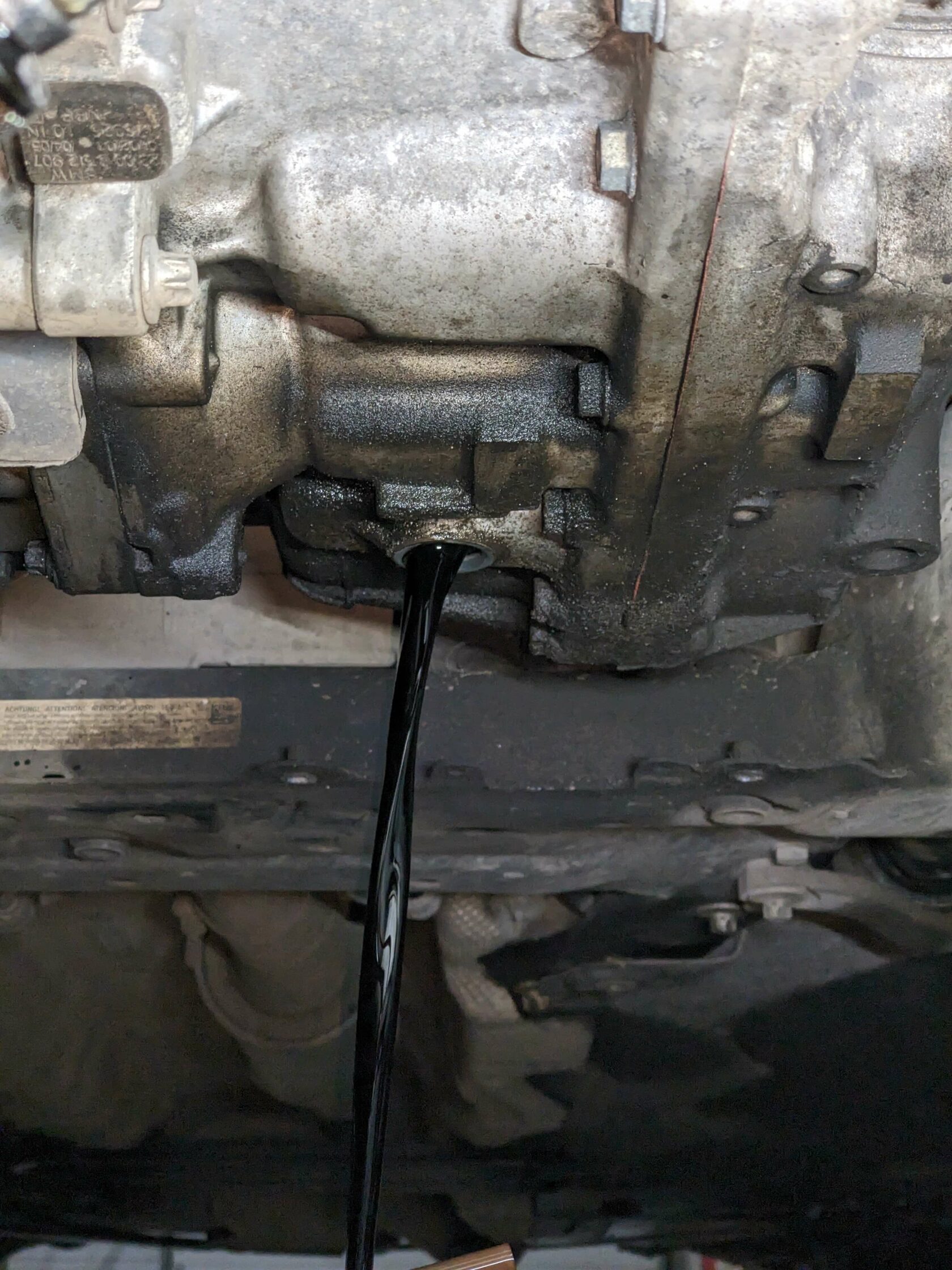 Выкручивание контрольного стакана АКПП