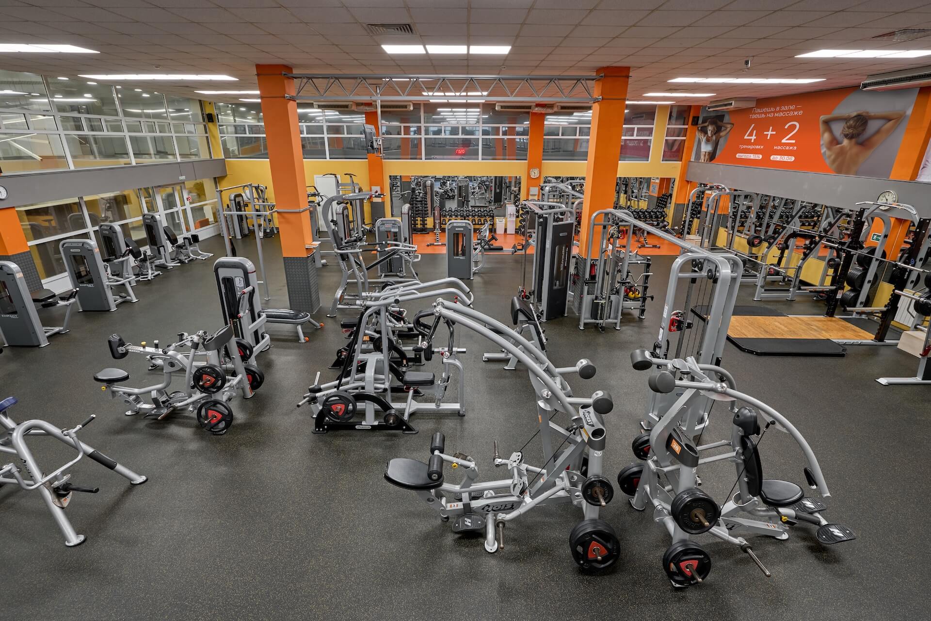 Интерьер клуба Orange Fitness на Леваневского в Краснодаре