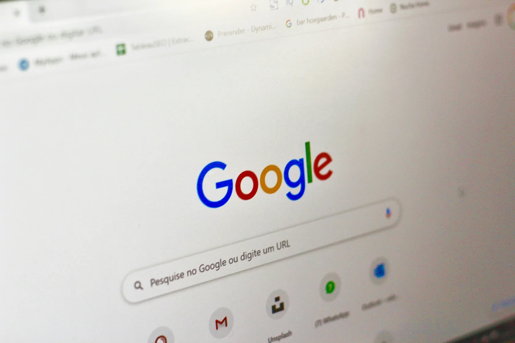 How to get into Google's and ChatGPT's AI answers: an AEO guide for business