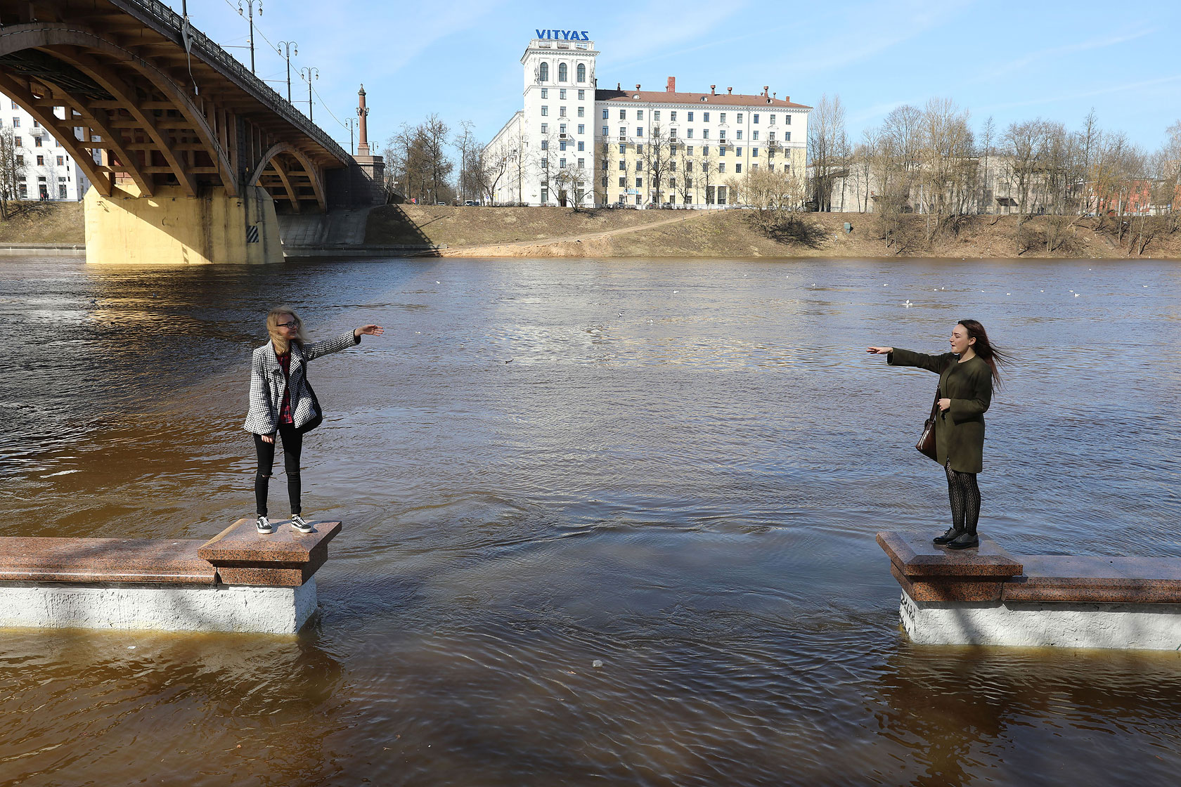 Уровень воды в западной двине. Фотографии как поднялся уровень реки Западная Двина.