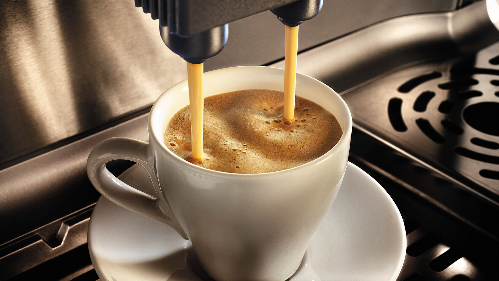 Кофемашина не льется кофе. Эспрессо. Чашка кофе. Кофе фото. Кофемашина.