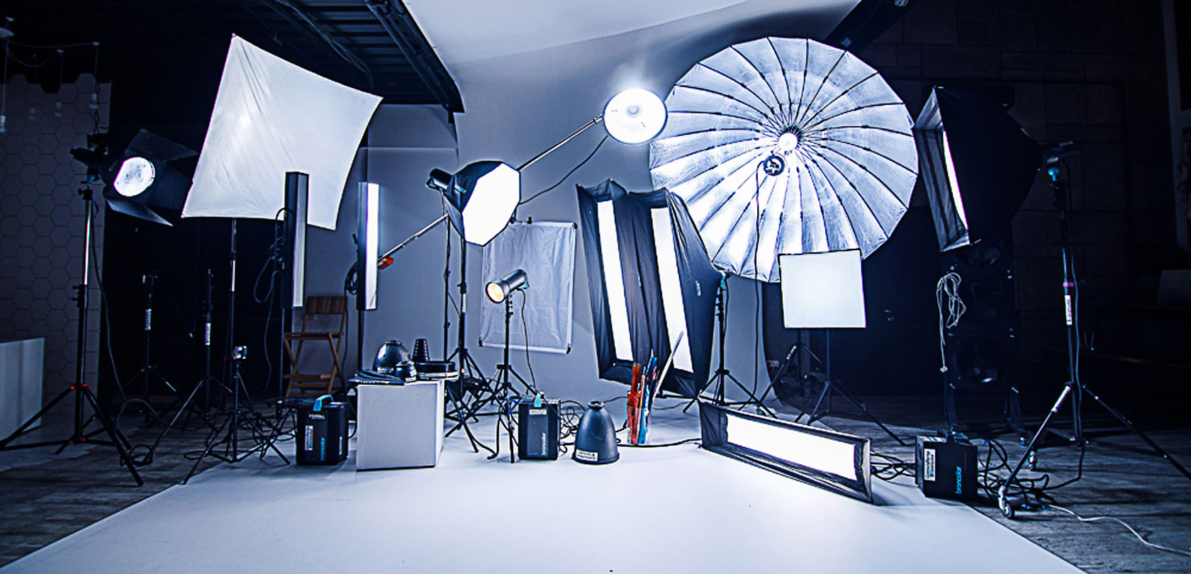 Фотостудия с Broncolor и Aputure — аренда оборудования, продакшен