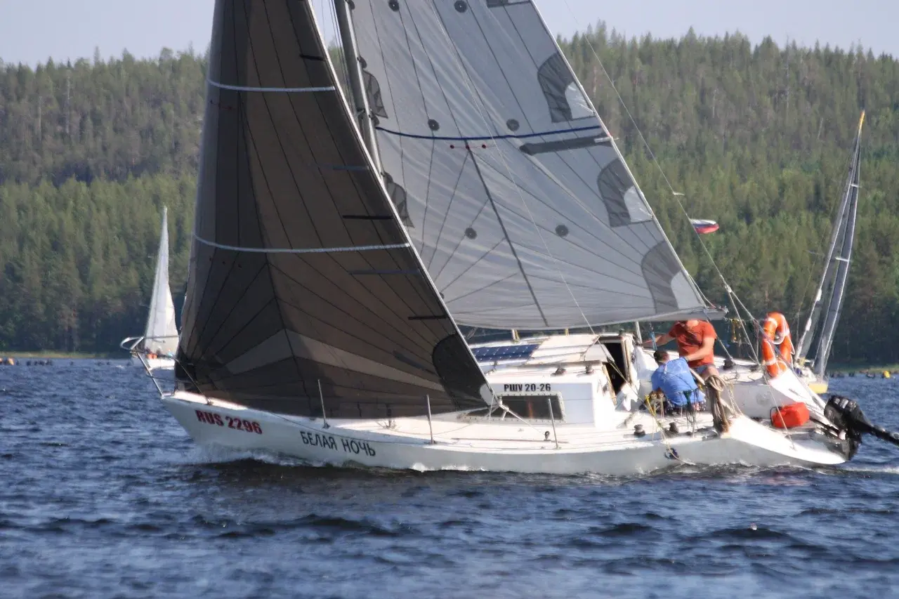 Яхта Белая ночь