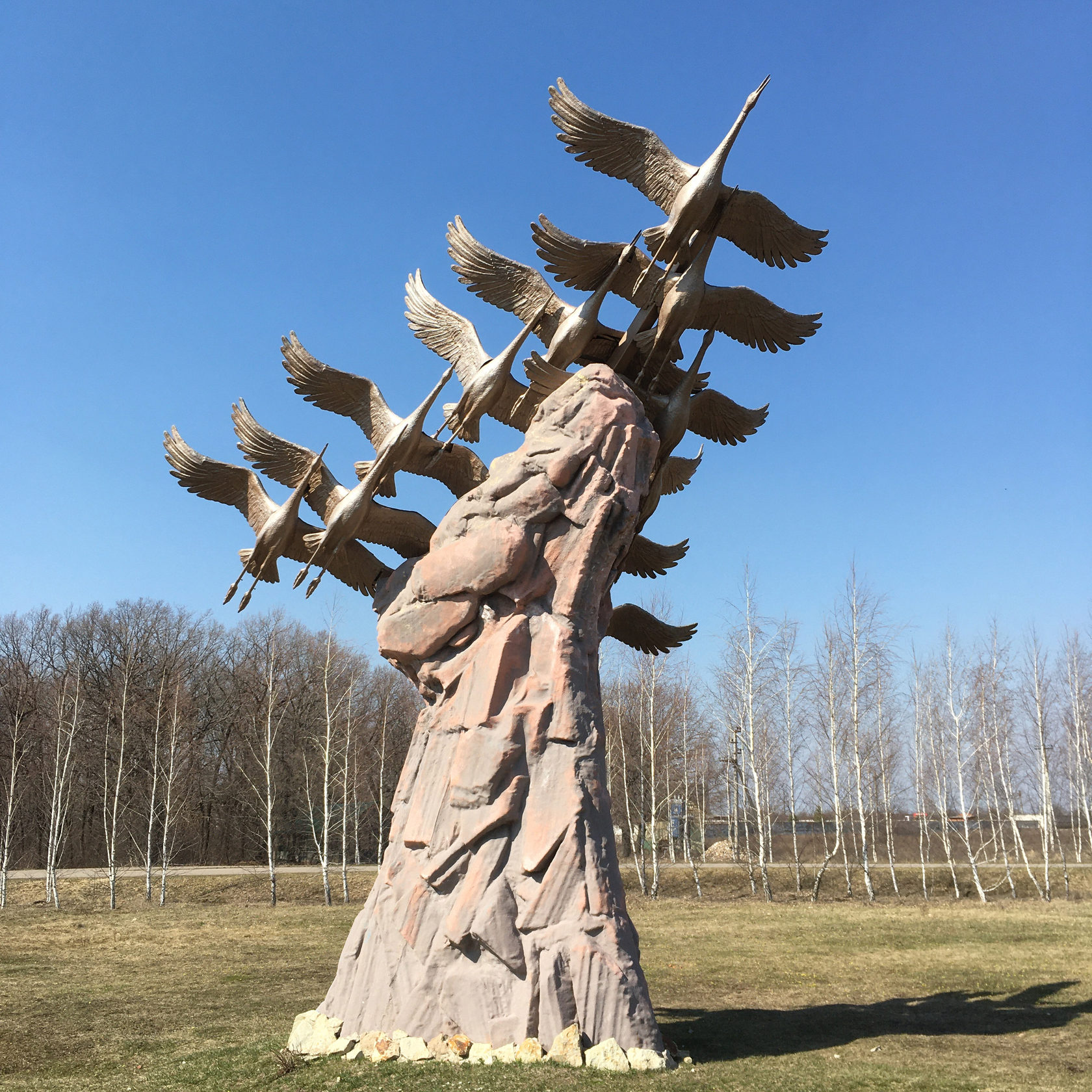 Памятник журавли в осетии